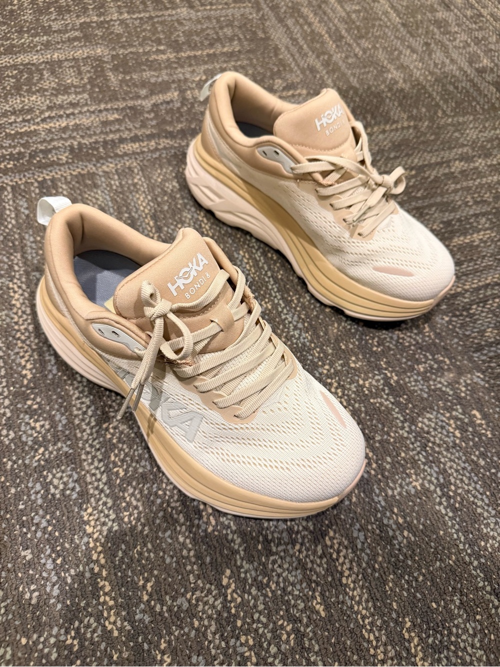Hoka Men’s 7 woman’s 9 Bondi 8 Sneakers in Beige and Cream